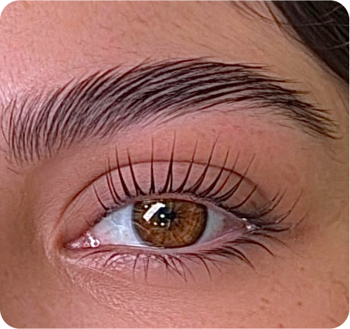 Extensiones de pestañas en Janes Studio - Pestañas más largas y voluminosas para resaltar tu belleza.